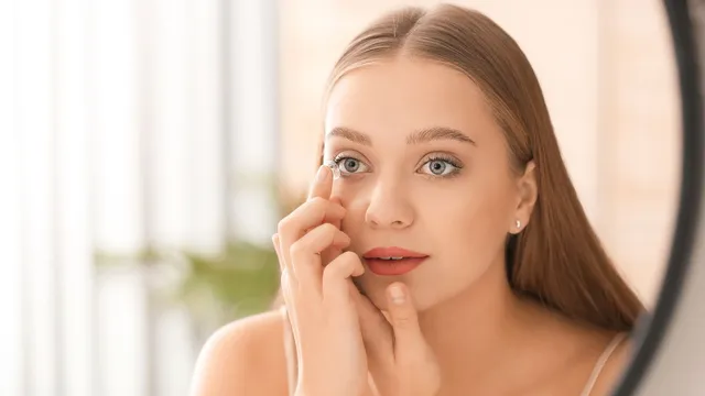 How To Wear Contact Lenses Safely During Monsoon? Here's What Doctors Want You To Know